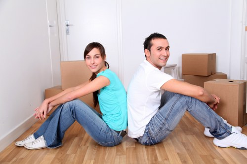 Secure loading and risk-aware teamwork inside a removal van
